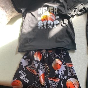 4T -5T outfits $5 for one or $50 for all